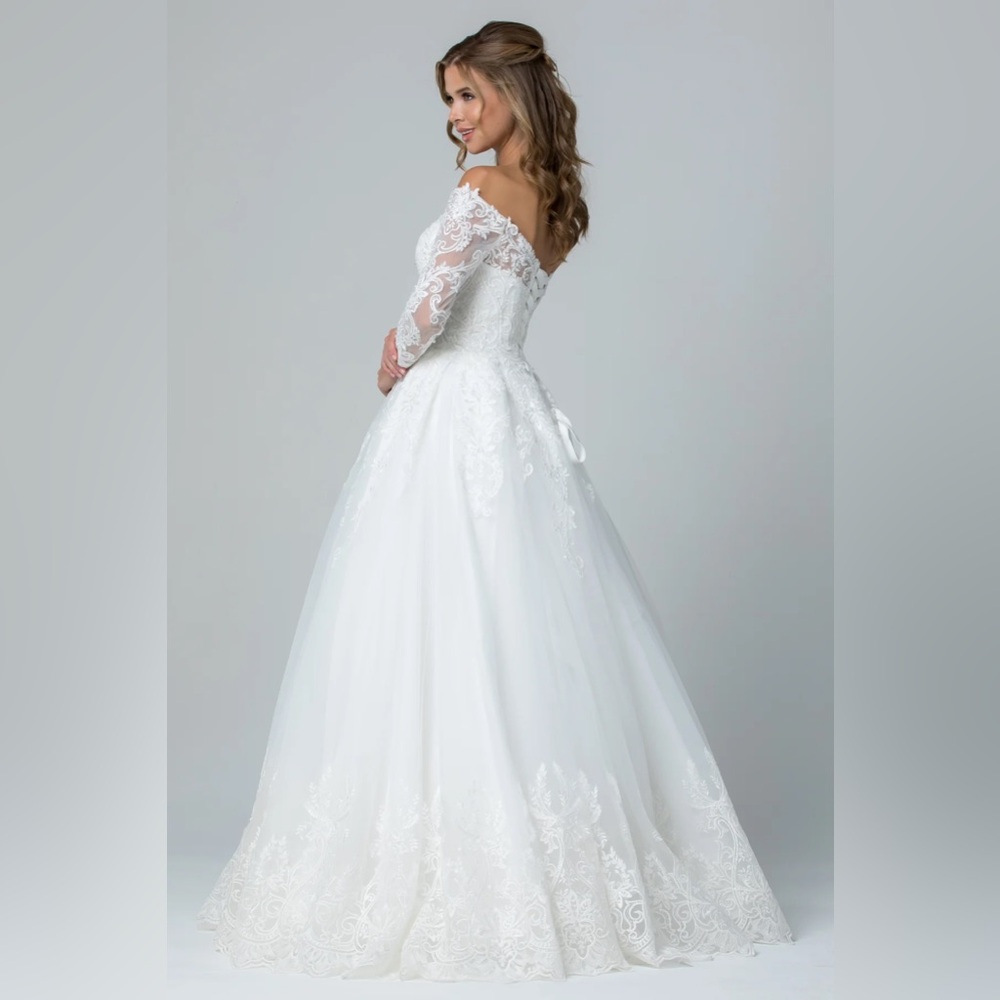 Elegant White Lace Wedding Dress